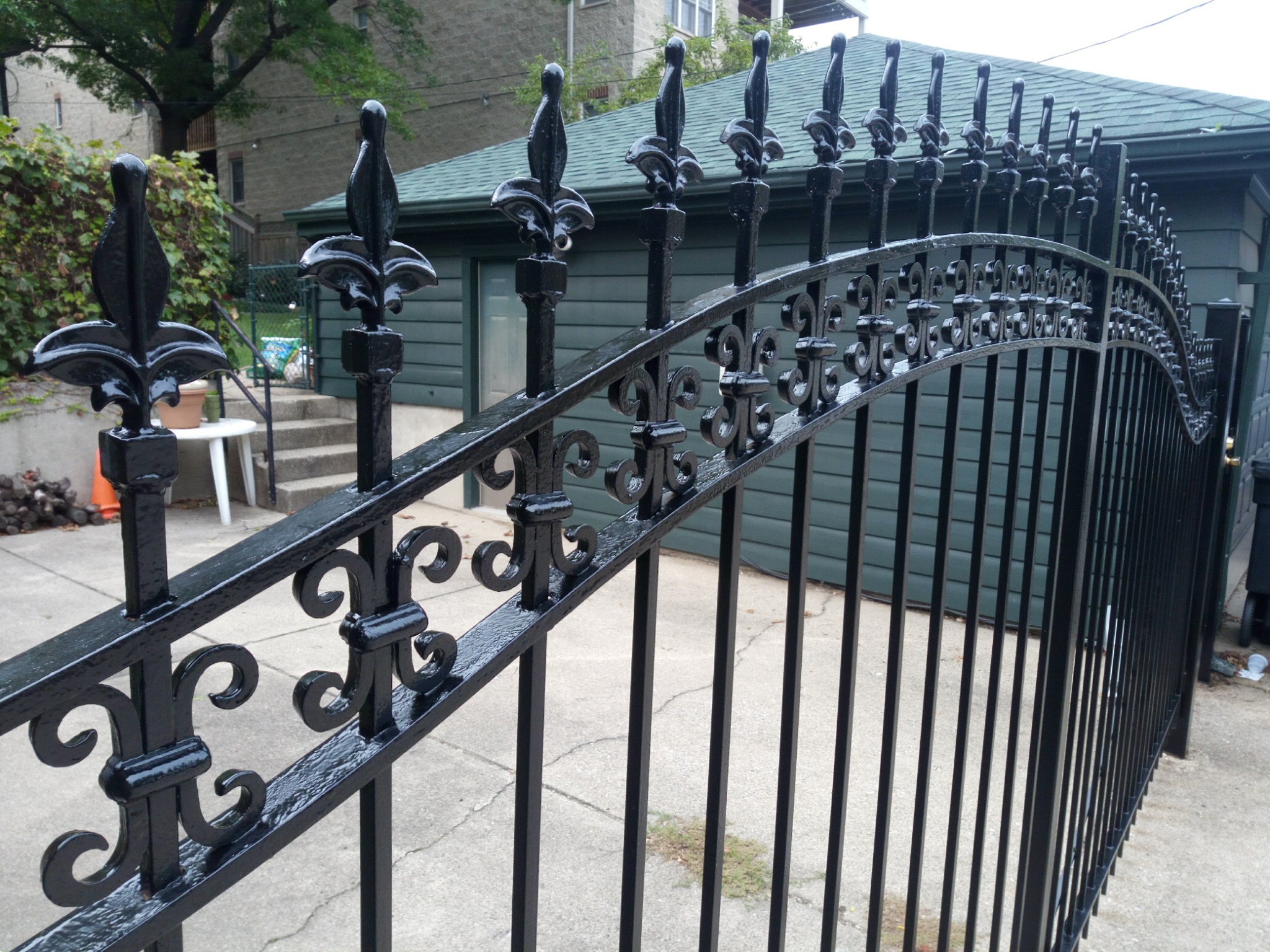 Gate after refinishing